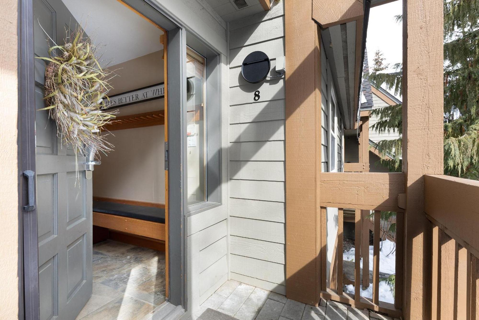 Alpine Greens 8 | Bright Townhome Near Blackcomb, Walk Or Shuttle To Skiing, Secure Parking Уистлер Экстерьер фото